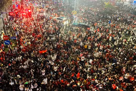 Hàng vạn người tập trung ở Kim Mã- Đào Tấn xem Sơ duyệt Lễ diễu binh, diễu hành