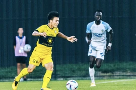 Quang Hải đua Quả bóng vàng cùng đồng nghiệp trong nước