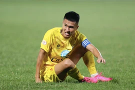 Trò cưng của HLV Kim Sang-sik gãy 3 xương sườn, rút khỏi tuyển Việt Nam