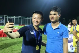 Hành động đẹp của Văn Quyến khiến fan ấm lòng