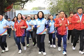 Sôi nổi Ngày chạy Olympic và phát động giải chạy Báo Hànộimới 2025