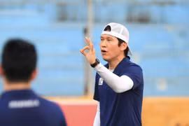 HLV Park Choong-kyun thêm tự tin khi được thầy Park truyền kinh nghiệm