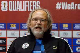 HLV tuyển Philippines khen cầu thủ Việt Nam, tôn trọng đồng nghiệp Kim Sang-sik