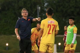 HLV Troussier siết kỷ luật, đặt yêu cầu cao với U23 Việt Nam