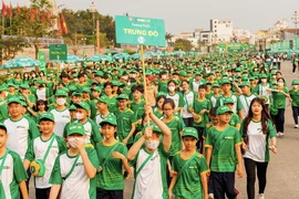 7.500 người đi bộ "tiếp ý chí cho hành trình năng động"