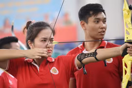 Thanh niên, Công an Thủ đô trổ tài bắn cung, kéo co...