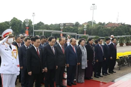 Lãnh đạo Đảng, Nhà nước và các đại biểu Quốc hội viếng Chủ tịch Hồ Chí Minh