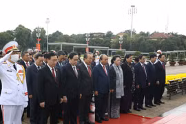 Lãnh đạo Đảng, Nhà nước và các đại biểu Quốc hội viếng Chủ tịch Hồ Chí Minh