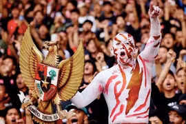 FIFA phạt nặng Indonesia