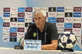 HLV đội Trung Quốc đấu Công an Hà Nội FC trong nỗi lo bị sa thải