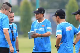 HLV Mai Đức Chung mong học trò làm mình 'đau đầu'