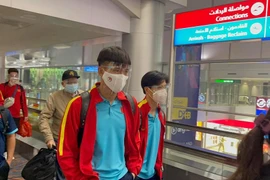 Vừa tới UAE, tuyển Việt Nam đã sẵn sàng ra sân tập