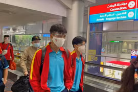Vừa tới UAE, tuyển Việt Nam đã sẵn sàng ra sân tập