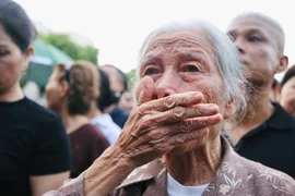 Người dân rơi nước mắt khi vào viếng Tổng Bí thư Nguyễn Phú Trọng