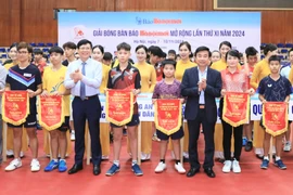 Tưng bừng khởi tranh giải bóng bàn tranh cúp Báo Hànộimới