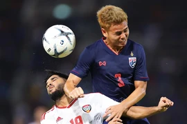 Thoát án kỷ luật, 'vua cùi chỏ' Theerathon lĩnh xướng tuyển Thái Lan tại Asian Cup