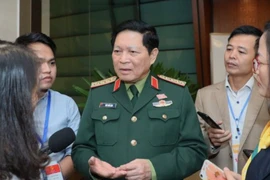 Bộ trưởng Bộ Quốc phòng: "Tạo điều kiện tốt nhất cho vợ con liệt sỹ hi sinh trong mưa lũ miền Trung"