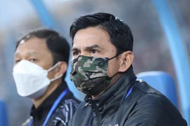 HLV Kiatisak tức tốc về Gia Lai giúp học trò 'vượt ải' Viettel