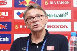 HLV Troussier nóng lòng chờ trận đấu tuyển Trung Quốc, Hàn Quốc...