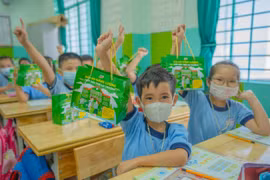 2,5 triệu hộp sữa tươi dành tặng học sinh Hà Nội, TP. HCM