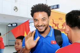 Xuân Son và đồng đội được chào đón nồng nhiệt tại Lào