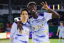 Lý do Văn Quyết nhường cả 2 quả penalty cho ngoại binh