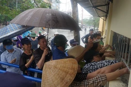 Cơn sốt vé HAGL: Vì yêu mà đến