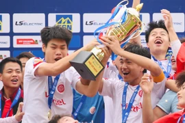 Cầu thủ Viettel phấn khích ăn mừng chức vô địch U17 quốc gia