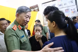 Bộ trưởng Tô Lâm chia sẻ nỗi đau thương với thân nhân 3 cán bộ chiến sỹ Cảnh sát phòng cháy, chữa cháy hy sinh khi làm nhiệm vụ