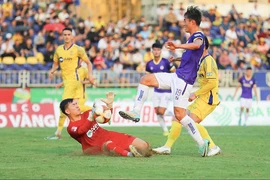 SLNA thay 'tướng', miễn vé vào sân Vinh để mong trụ hạng