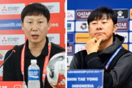 Báo Hàn háo hức màn đấu trí Kim Sang-sik vs Shin Tae-yong