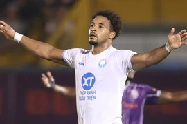 Đang nghỉ dài hạn, Xuân Son bất ngờ được vinh danh