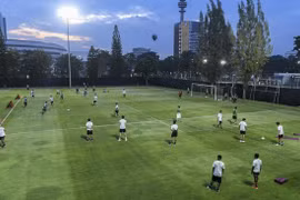 Tuyển Indonesia che vải đen để giấu bài trước Argentina?