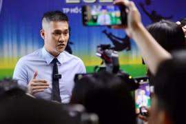 Nửa đêm, Công Vinh đăng đàn từ chối về SLNA