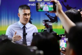 Nửa đêm, Công Vinh đăng đàn từ chối về SLNA