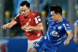 Thai-League lăn bóng, mặc dịch Covid-19 leo thang