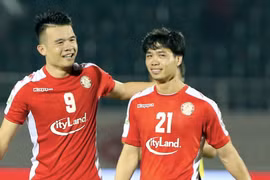 Bóng đá Việt trở lại trên sân không khán giả