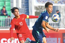 Thủ quân U20 Việt Nam đưa toàn đội "trở lại mặt đất"