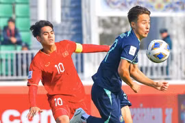 Thủ quân U20 Việt Nam đưa toàn đội "trở lại mặt đất"