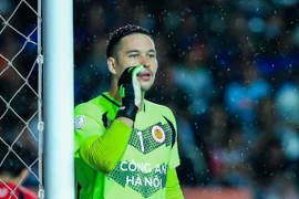 Nguyễn Filip hành động bất ngờ sau trận đấu hay nhất trong màu áo Công an Hà Nội