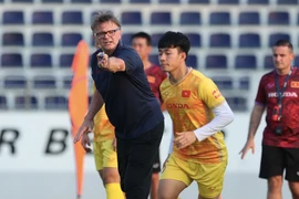 HLV Troussier mang thêm 4 tuyển thủ sang Campuchia dự phòng