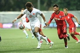 AFC xóa nỗi ám ảnh sân cỏ nhân tạo