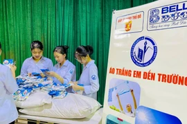 Tấm áo trắng thơm tho và ước mơ về một tương lai tươi sáng