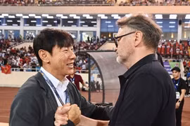 Ông Shin Tae-yong “đấu ghế” với Philippe Trousier