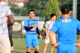 Từ mơ vô địch, thầy trò Kiatisak giờ chỉ mong trụ hạng