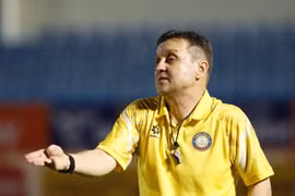 HLV Croatia muốn rời V-League "ngay lập tức"