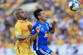 Vé xuống hạng gọi tên Nam Định hay Quảng Nam?