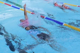 Gần 500 học sinh thi bơi, cứu đuối nước