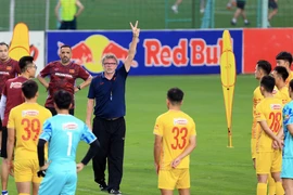 Chỉ 25/58 tuyển thủ Việt Nam tham gia buổi tập đầu tiên