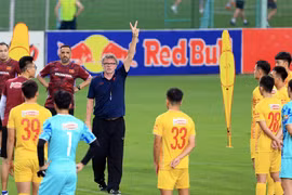 Chỉ 25/58 tuyển thủ Việt Nam tham gia buổi tập đầu tiên